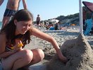 63-hrad má komín, dole se zapálí papír a z komína se kouří.JPG